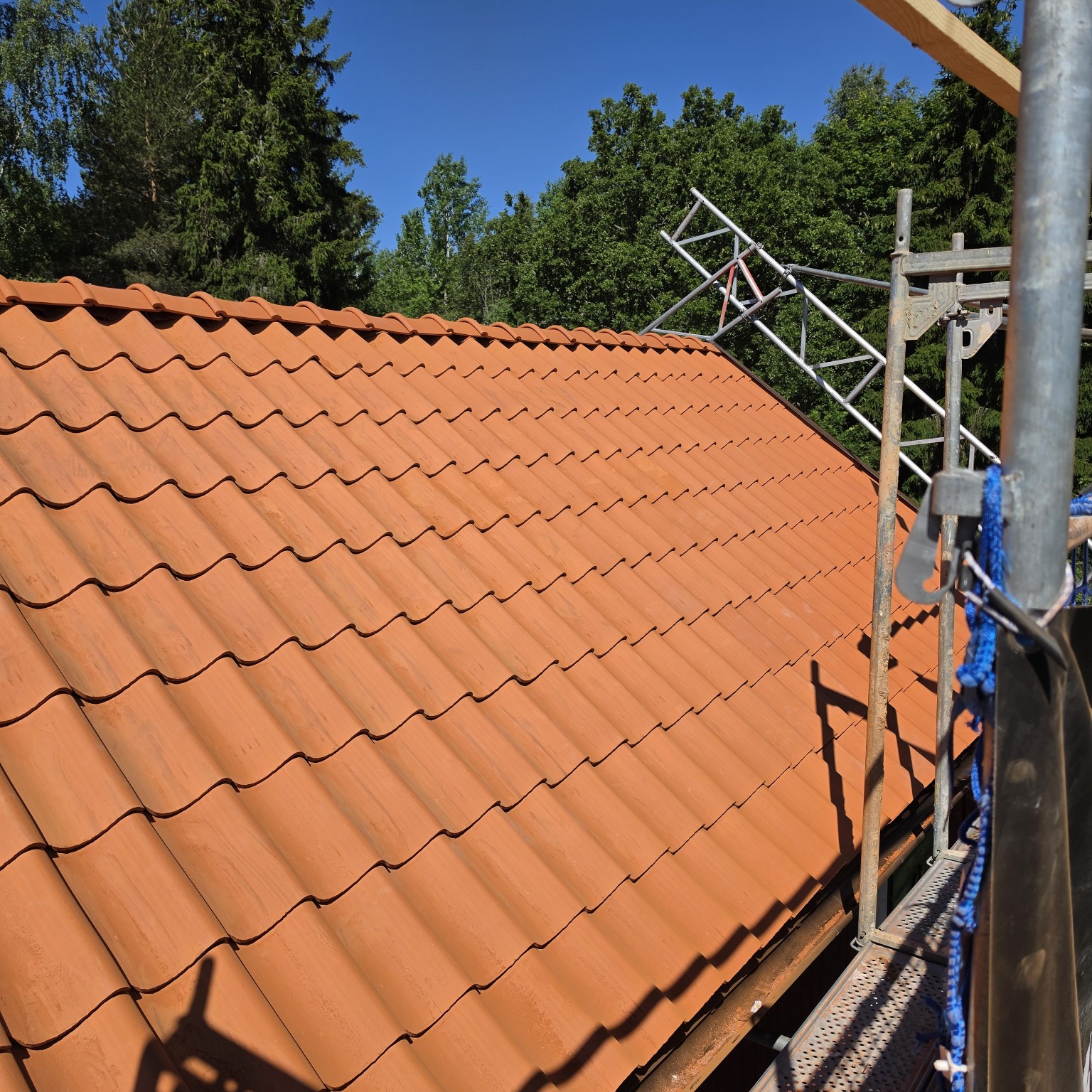 Tegeltak under arbete